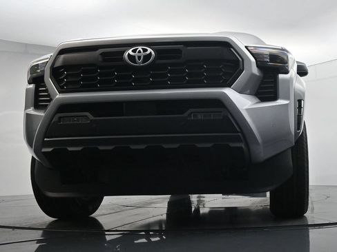 Used 2024 Toyota Tacoma TRD Sport w/ TRD Sport Upgrade Package AWD/4WD image 33
