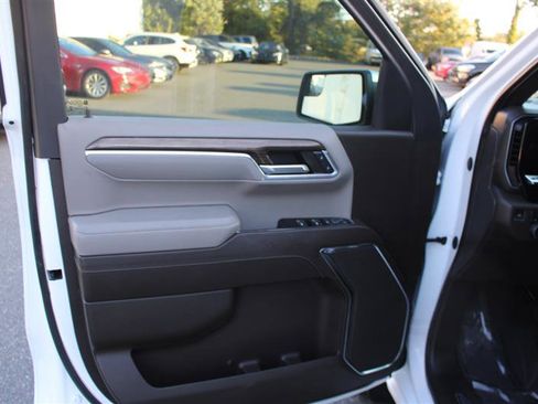 Used 2023 Chevrolet Silverado 1500 LT AWD/4WD image 11