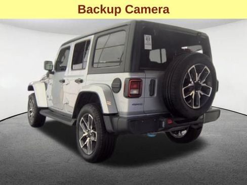 Used 2024 Jeep Wrangler Unlimited w/ Convenience Group AWD/4WD image 8
