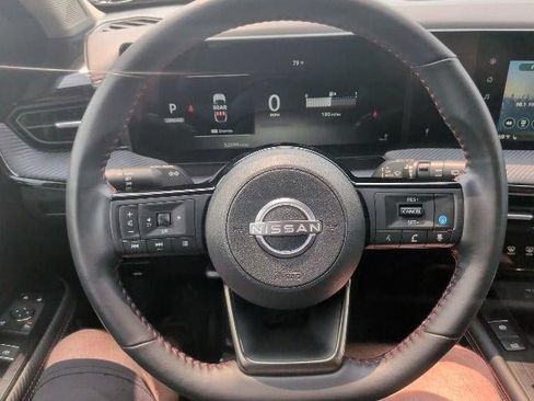 Used 2025 Nissan Kicks SR w/ SR Premium Package FWD image 27