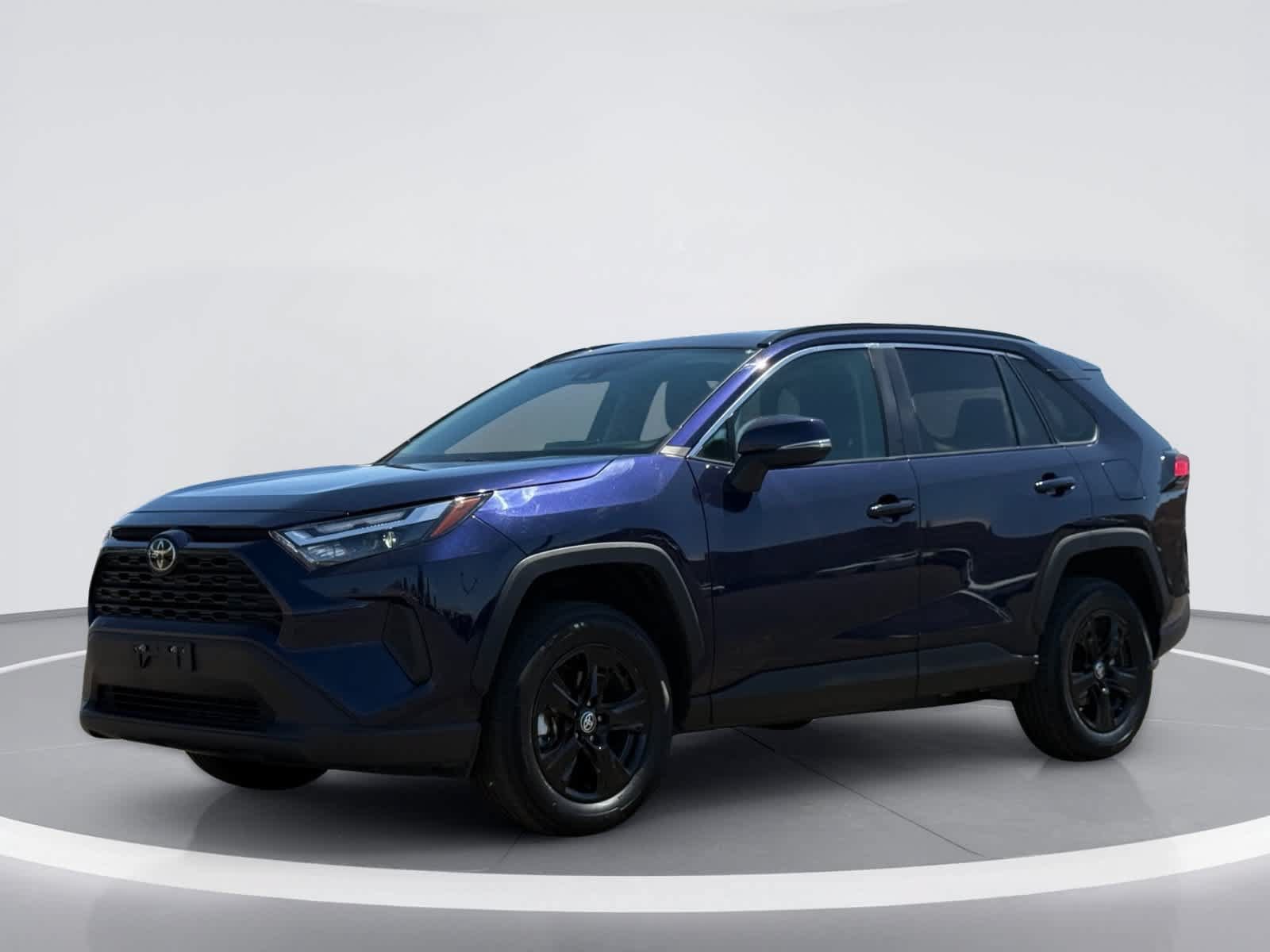 Used 2025 Toyota RAV4 XLE AWD/4WD image 2