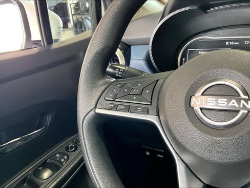 Used 2025 Nissan Versa SV FWD image 8
