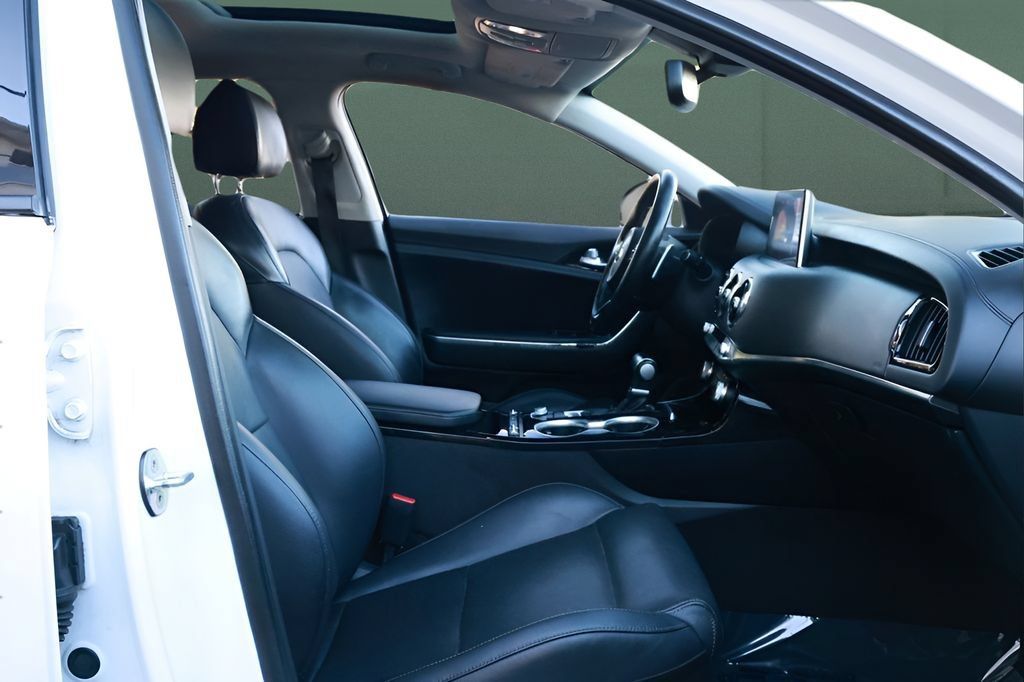 Used 2019 Kia Stinger Premium RWD image 24