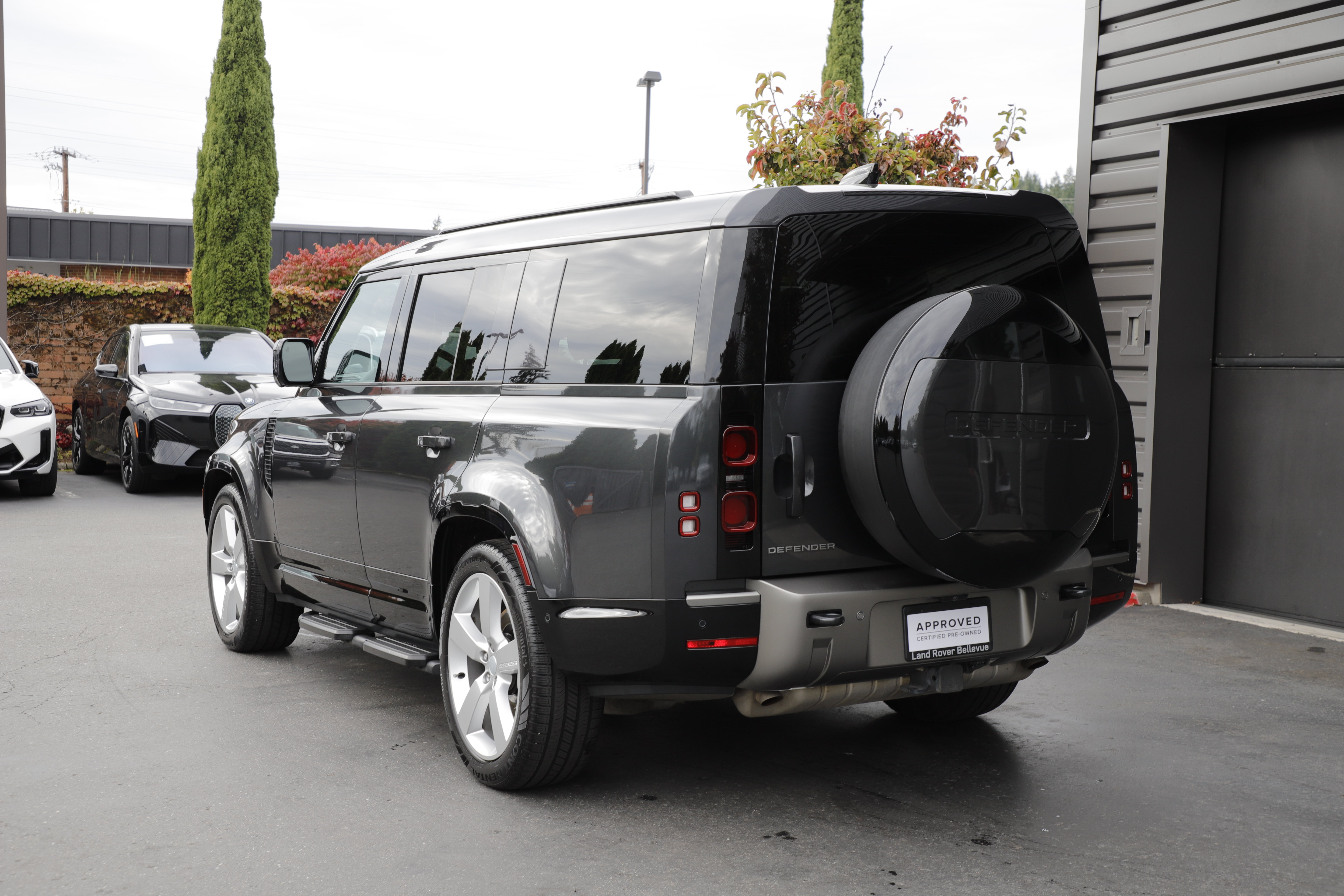 Certified 2025 Land Rover Defender 130 X-Dynamic SE AWD/4WD image 6