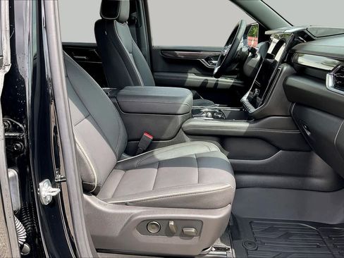 Used 2026 GMC Yukon Elevation w/ LPO, Floor Liner Package RWD image 9
