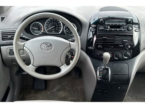 Used 2005 Toyota Sienna LE image 16