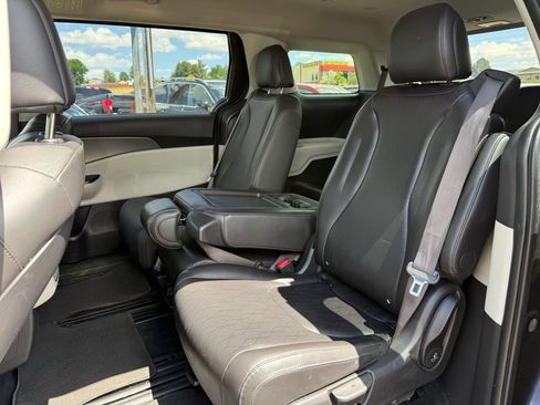 Used 2023 Kia Carnival LX FWD image 16