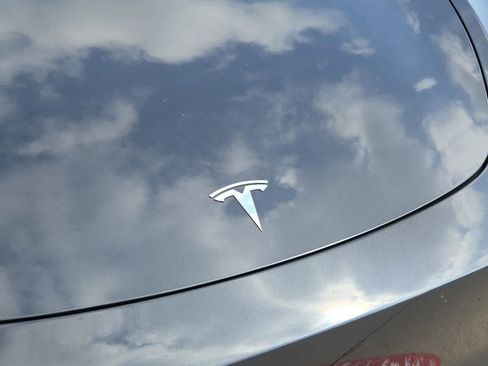 Used 2024 Tesla Model Y 2WD image 12