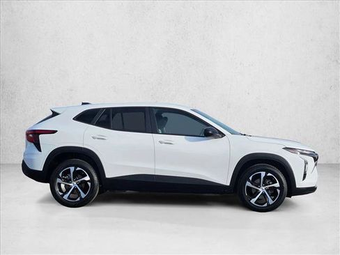 Used 2024 Chevrolet Trax RS w/ Driver Confidence Package image 5