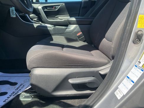 Used 2019 Toyota RAV4 LE AWD/4WD image 18