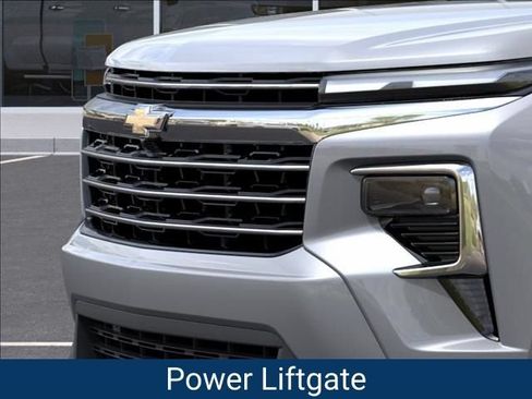 New 2027 Chevrolet Traverse LT w/ Sun and Wheel Package FWD image 15