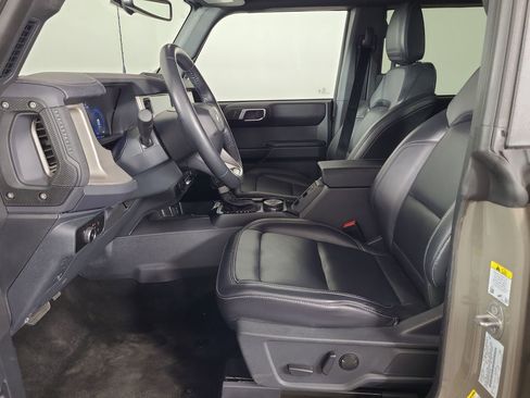 Used 2025 Ford Bronco Outer Banks image 17