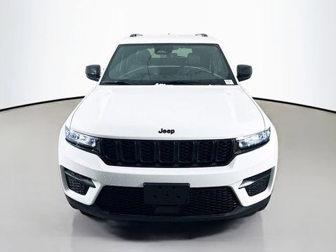 New 2025 Jeep Grand Cherokee Altitude image 2