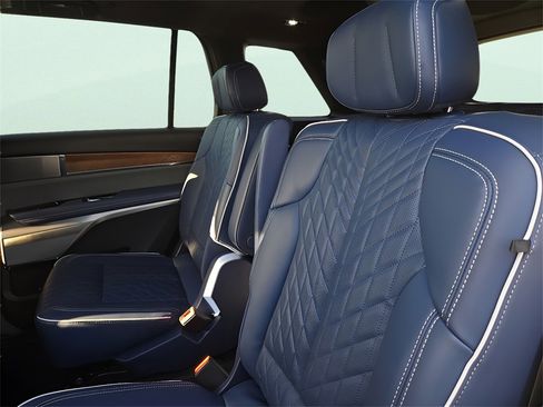 New 2026 Cadillac Vistiq Premium Luxury w/ LPO, Floor Liner Package image 16