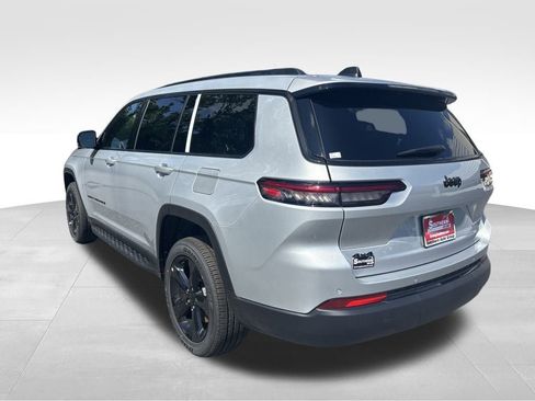Used 2025 Jeep Grand Cherokee L Laredo AWD/4WD image 4