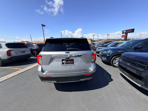 Used 2020 Ford Explorer XLT w/ Equipment Group 202A AWD/4WD image 5