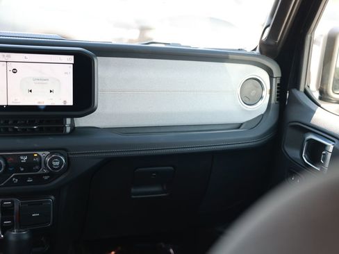 Used 2025 Jeep Wrangler Unlimited Sahara w/ Safety Group image 28