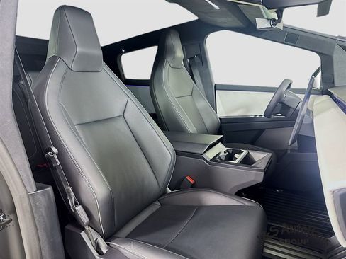 Used 2024 Tesla Cybertruck AWD Crew Cab image 35