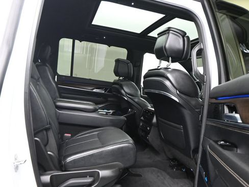 Used 2022 Jeep Grand Wagoneer Series I AWD/4WD image 13