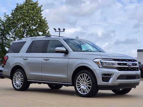 Used 2024 Ford Expedition Limited AWD/4WD image 3