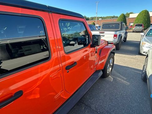 Used 2018 Jeep Wrangler Unlimited Sahara AWD/4WD image 17
