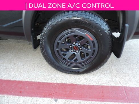 Used 2025 Nissan Frontier PRO-4X image 14