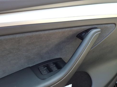 Used 2023 Tesla Model Y Long Range AWD/4WD image 4