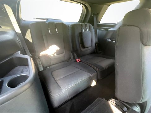 Used 2018 Ford Explorer XLT w/ XLT Technology Feature Bundle image 24