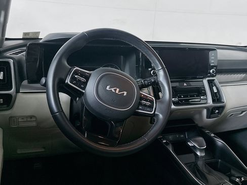 Used 2023 Kia Sorento S image 18