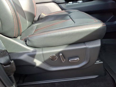 Used 2022 Ford Expedition Max Limited image 16