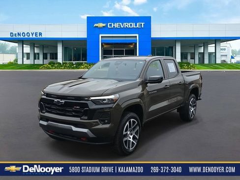 Used 2023 Chevrolet Colorado Z71 w/ Z71 Convenience Package 2 image 1