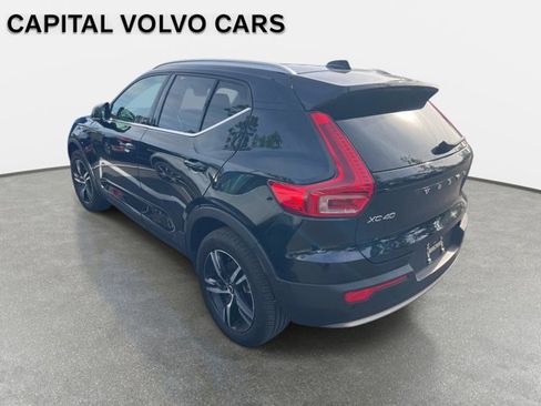 Used 2025 Volvo XC40 B5 Core AWD/4WD image 4