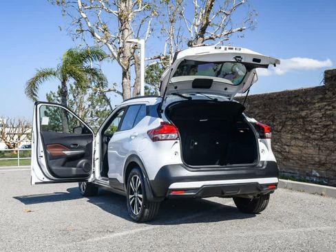 Used 2018 Nissan Kicks SR image 27