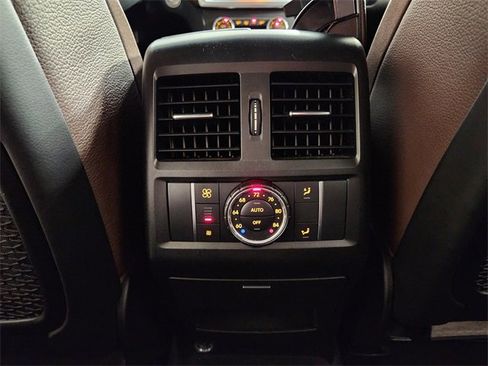 Used 2015 Mercedes-Benz GL 550 4MATIC image 30