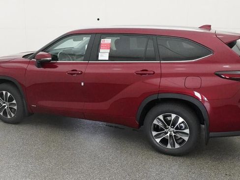 New 2026 Toyota Highlander XLE image 4