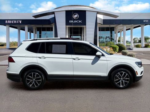 Used 2021 Volkswagen Tiguan SE w/ Panoramic Sunroof Package FWD image 2