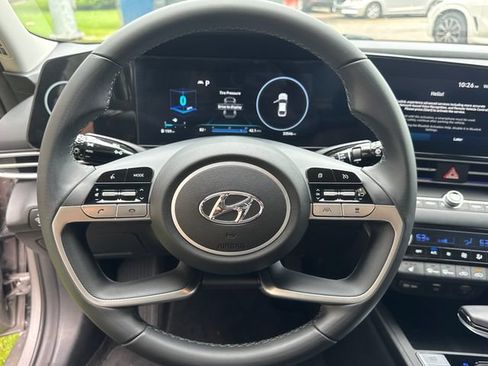 Used 2023 Hyundai Elantra Limited FWD image 19