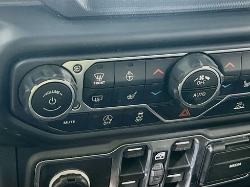 Used 2023 Jeep Gladiator Mojave w/ Cold Weather Group AWD/4WD image 20