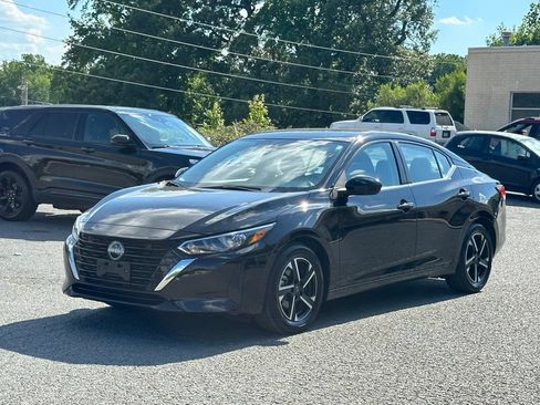 Used 2025 Nissan Sentra SV FWD image 2