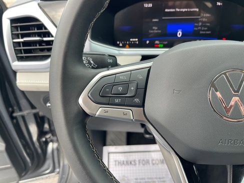 Used 2025 Volkswagen Taos SE image 15