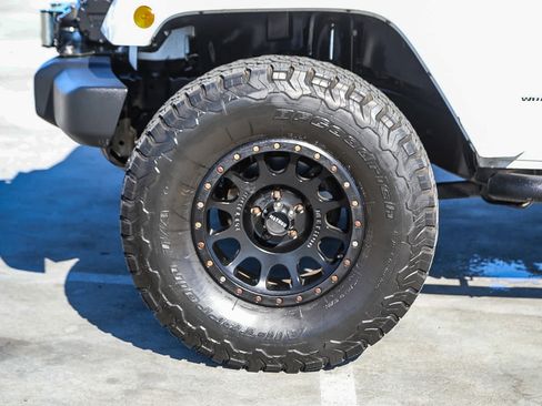 Used 2015 Jeep Wrangler Unlimited Sahara AWD/4WD image 10