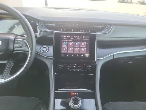 Used 2024 Jeep Grand Cherokee Altitude image 18