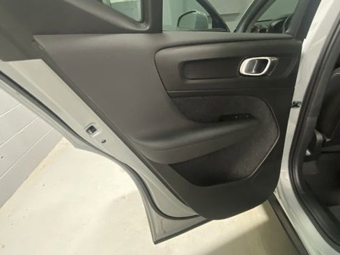 Used 2025 Volvo XC40 B5 Core image 8