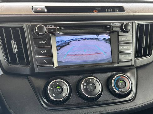 Used 2017 Toyota RAV4 LE FWD image 8