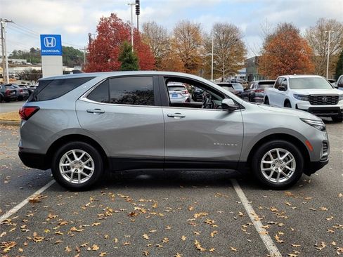 Used 2024 Chevrolet Equinox LT image 2