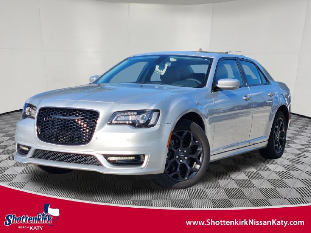 Used 2023 Chrysler 300 Touring L w/ Popular Equipment Group AWD/4WD image 1