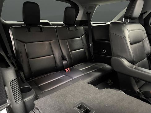 Used 2023 Ford Explorer Limited image 33