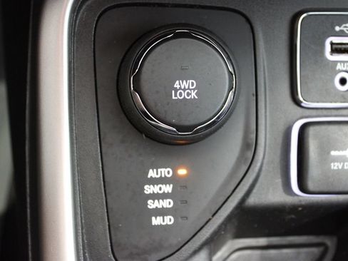 Used 2017 Jeep Compass Sport w/ Cold Weather Group AWD/4WD image 18