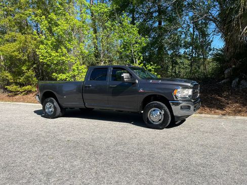 Used 2024 RAM 3500 Tradesman w/ Chrome Appearance Group image 4