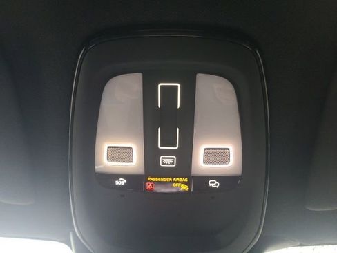 Used 2024 Volvo XC40 B5 Core image 29